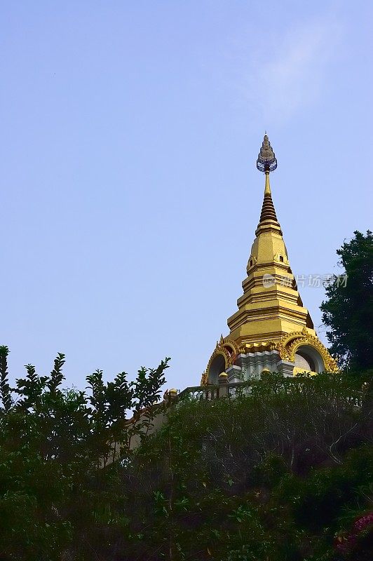 Wat Tham Pha Phlong尖塔- III